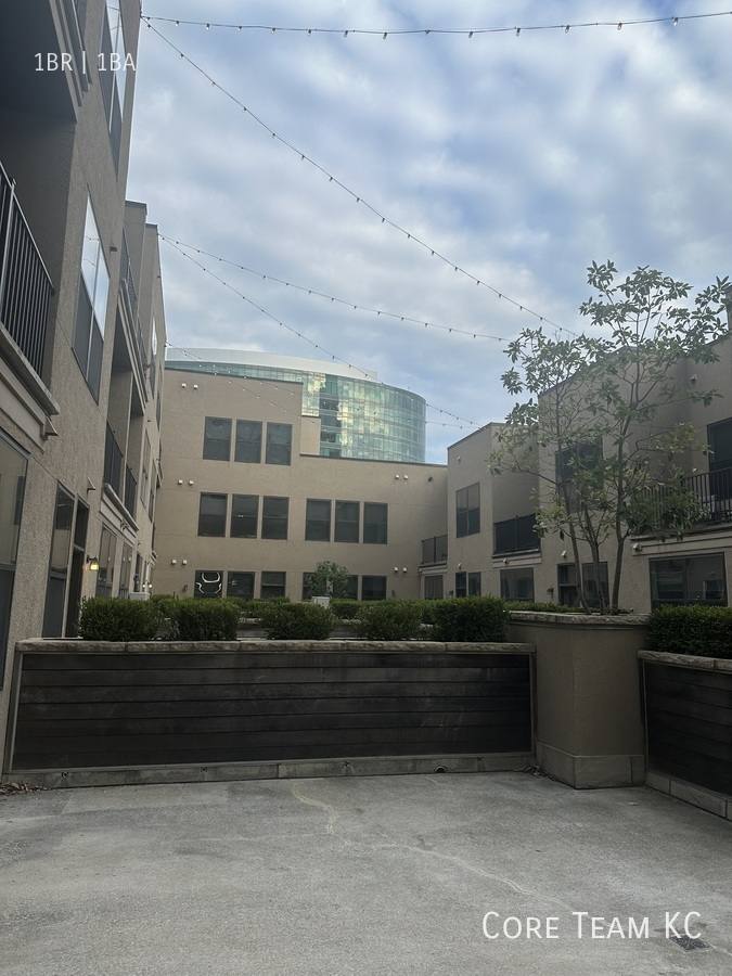 Apartment for rent at 1300 Baltimore Ave #2402, Kansas City, MO 64105