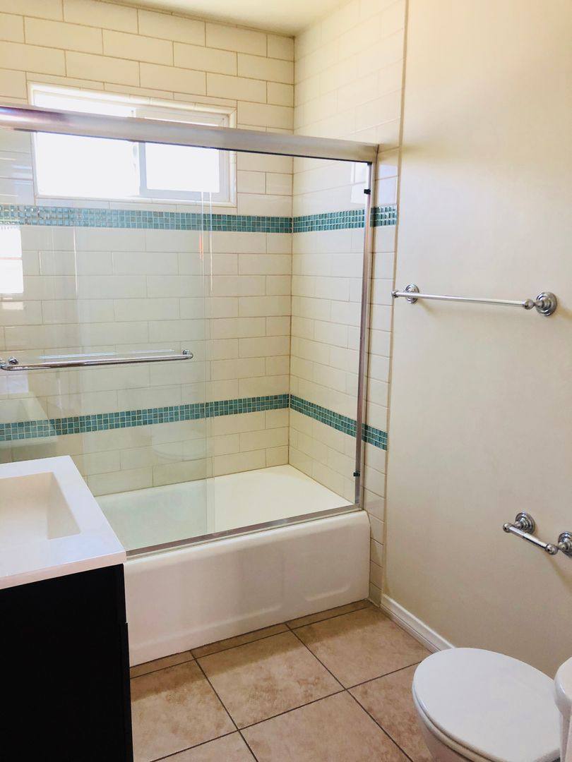 Apartment for rent at 902-910 Venice Blvd 2404-2426 Grandview Ave, Venice, CA 90291