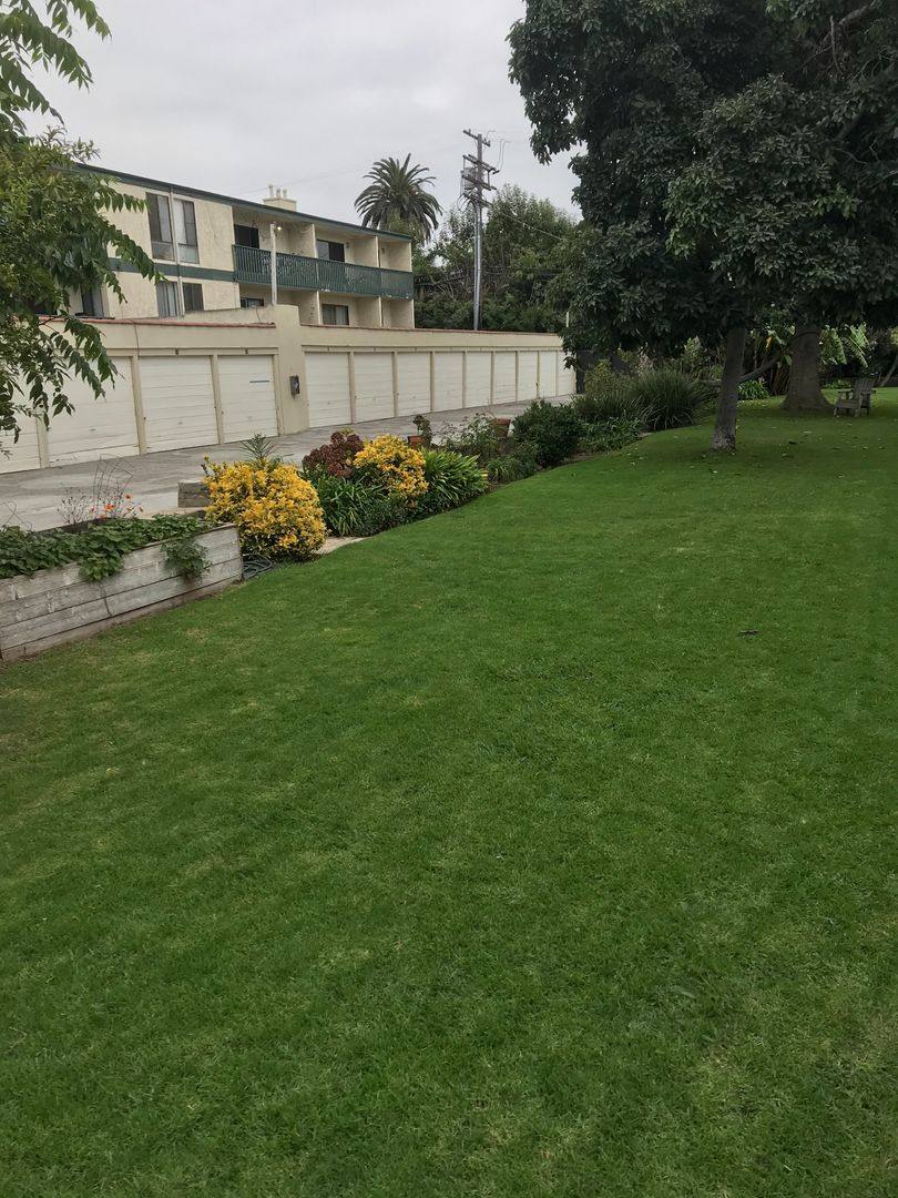 Apartment for rent at 902-910 Venice Blvd 2404-2426 Grandview Ave, Venice, CA 90291