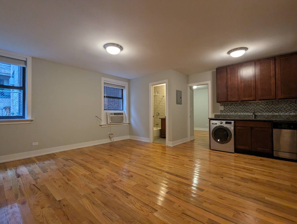 Apartment for rent at 536 W Arlington, Chicago, IL 60614