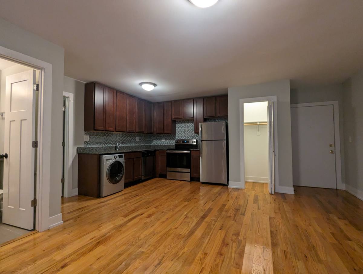 Apartment for rent at 536 W Arlington, Chicago, IL 60614