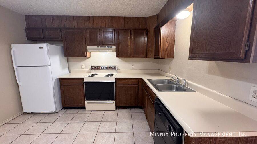 Townhouse for rent at 5802 6th St #D, Lubbock, TX 79416