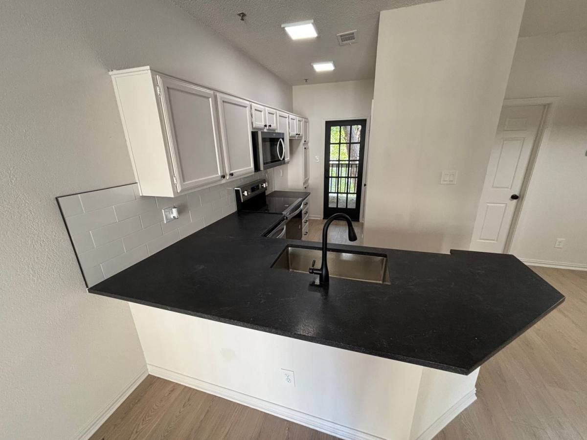 Condo for rent at 4800 W Lovers Lane #212, Dallas, TX 75209