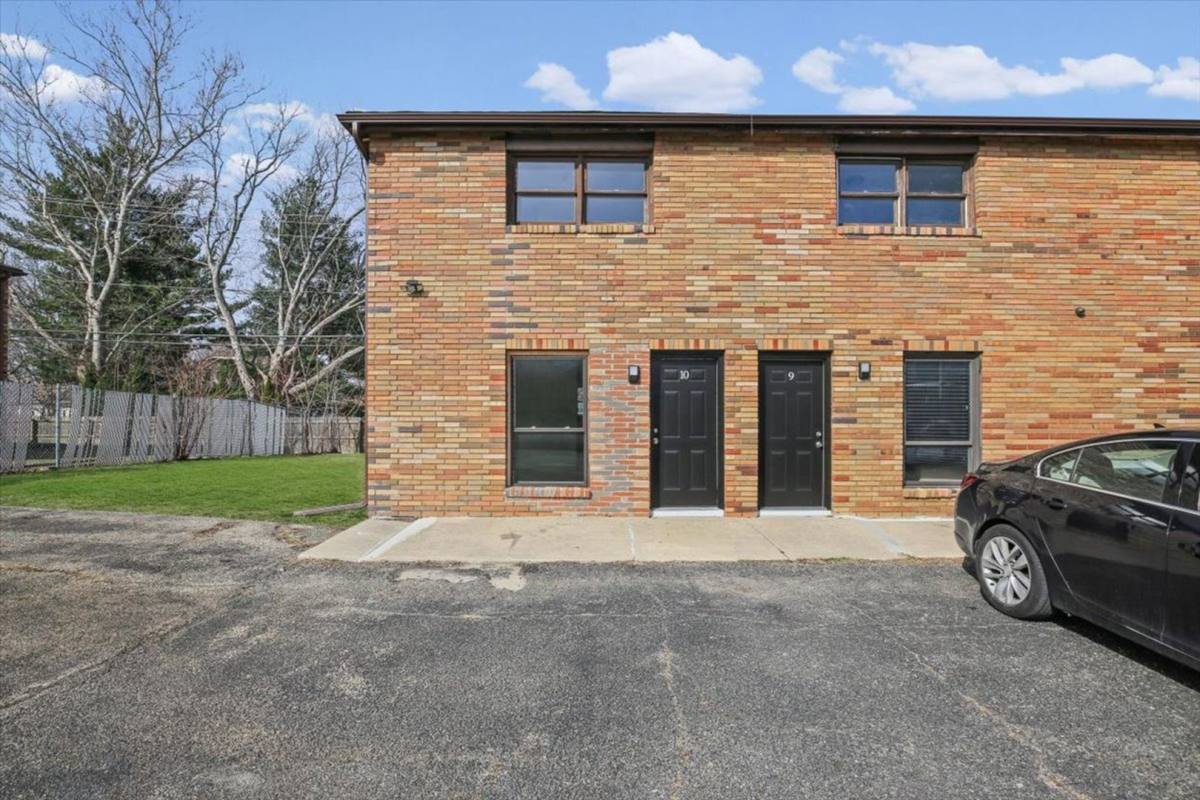 Apartment for rent at 2010 E Empire St, Bloomington, IL 61704