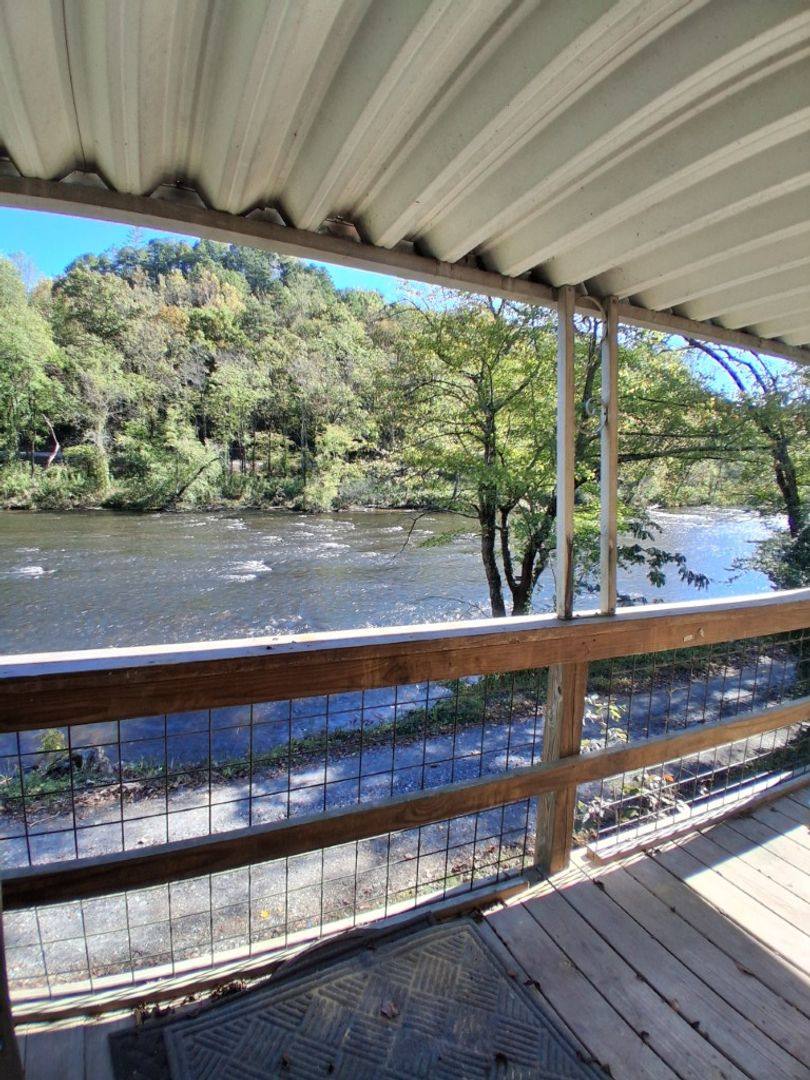 House for rent at 462 Tunnel Mountain Rd, Sylva, NC 28779
