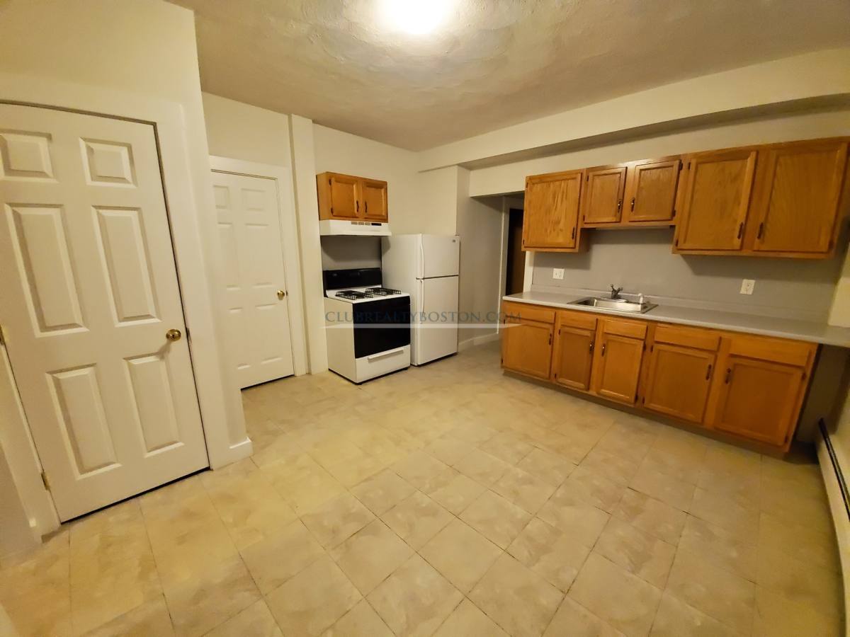 Apartment for rent at 252 Ash St #2, Waltham, MA 02453