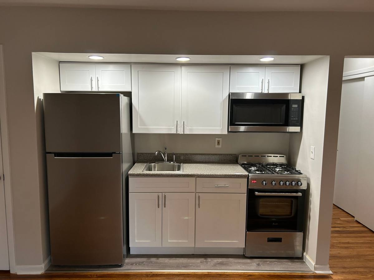 Apartment for rent at 411 Grand Ave, Leonia, NJ 07605