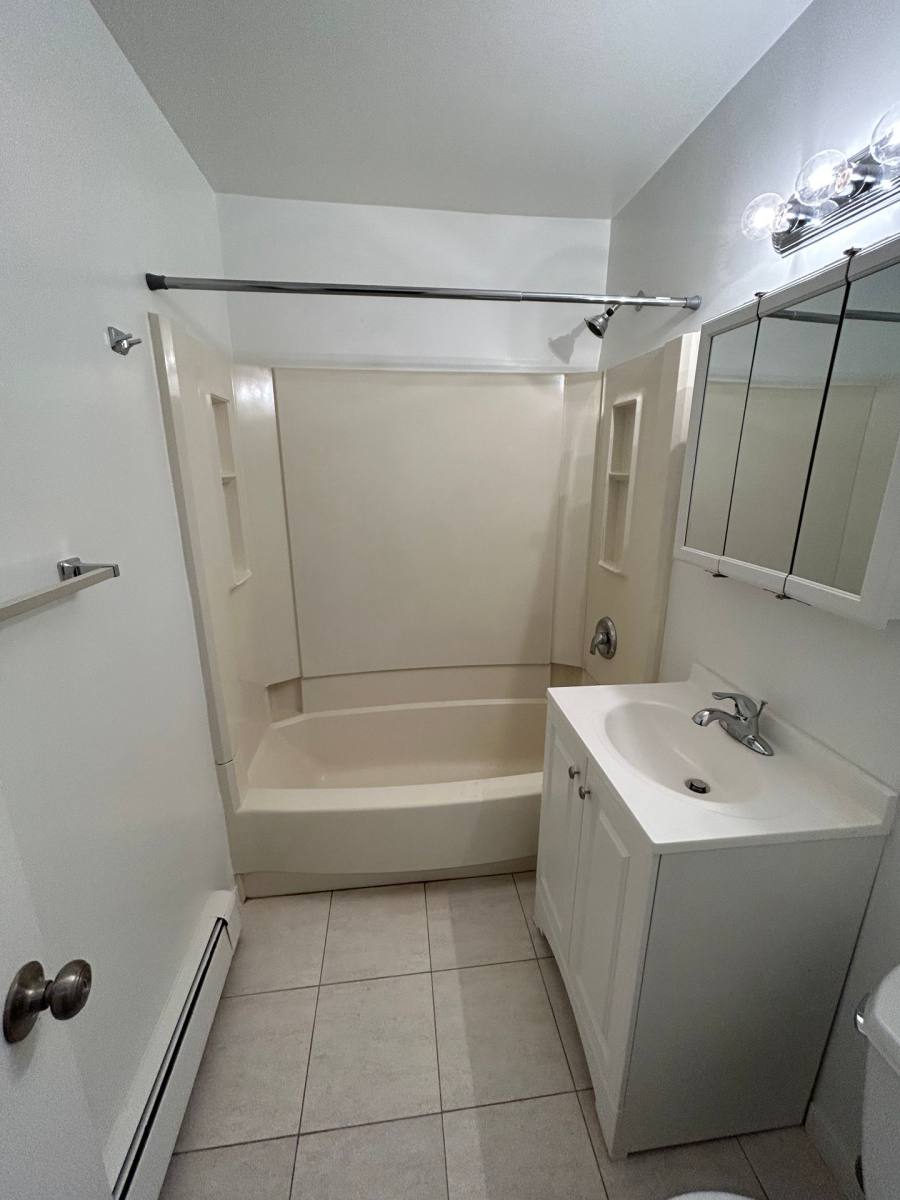 Apartment for rent at 411 Grand Ave, Leonia, NJ 07605