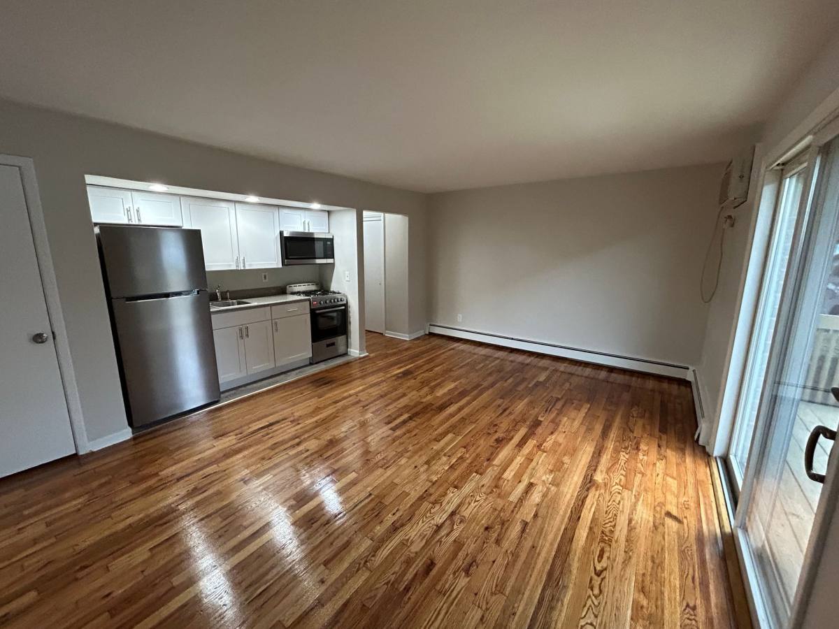 Apartment for rent at 411 Grand Ave, Leonia, NJ 07605