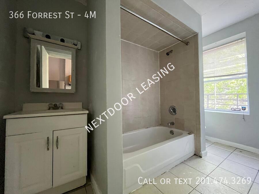 Apartment for rent at 366 Forrest St #4M, Jersey City, NJ 07304