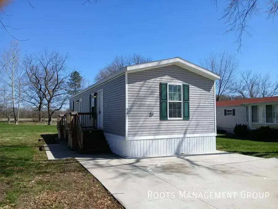 Apartment for rent at 614 Carriage Lane Estate, Streator, IL 61364