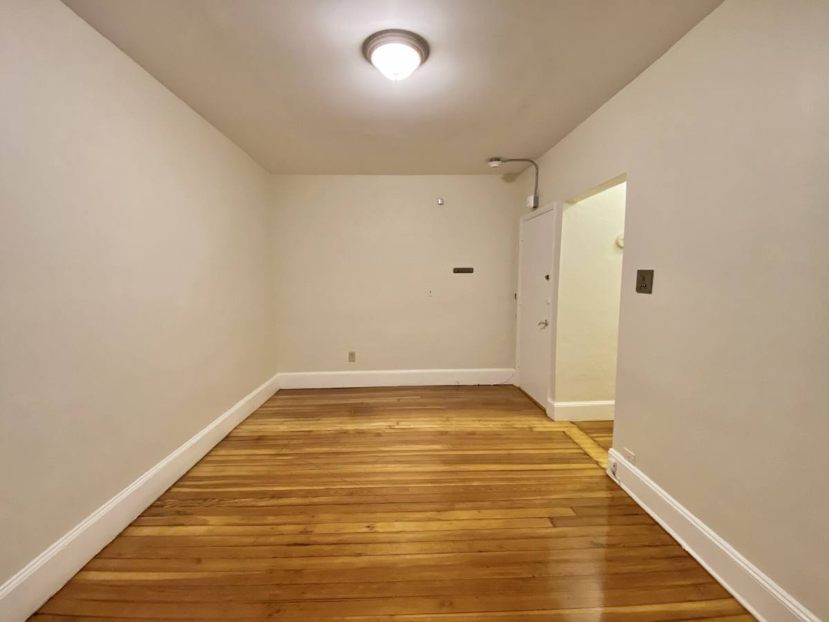 Apartment for rent at 132 Oxford St #1A, Cambridge, MA 02140