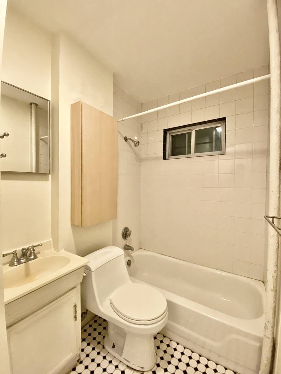 Apartment for rent at 132 Oxford St #1A, Cambridge, MA 02140