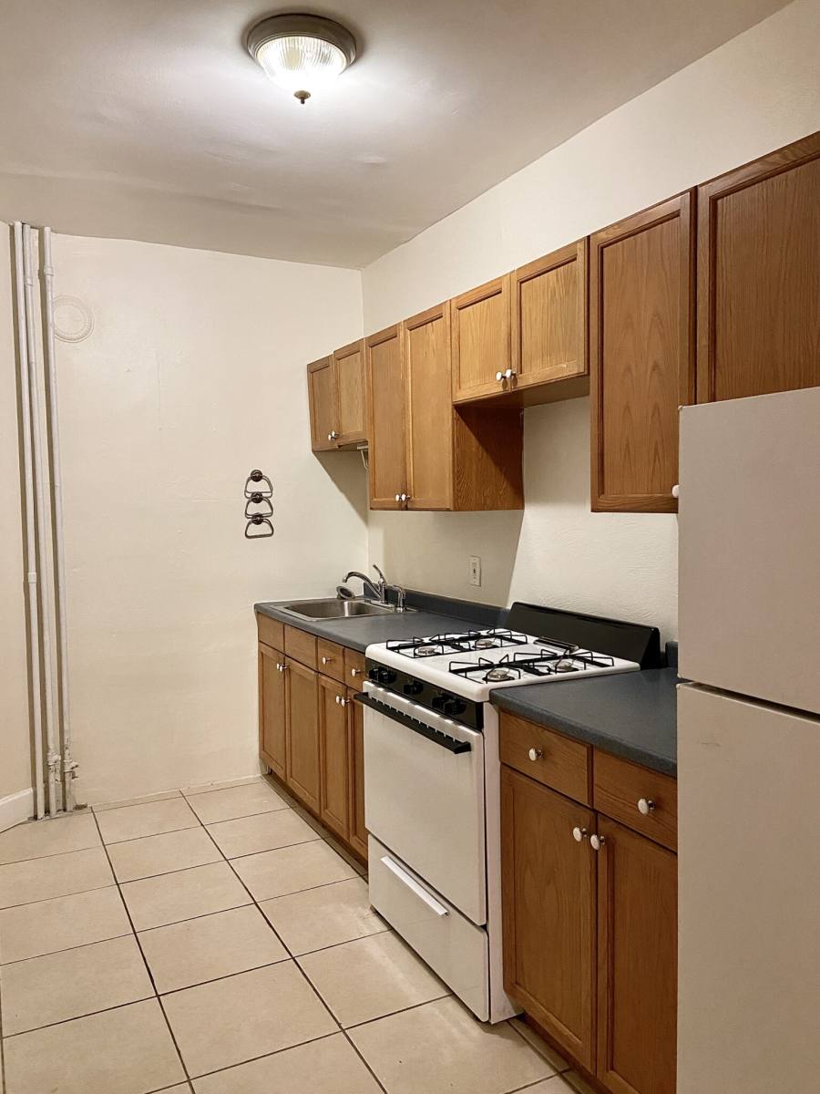 Apartment for rent at 132 Oxford St #1A, Cambridge, MA 02140