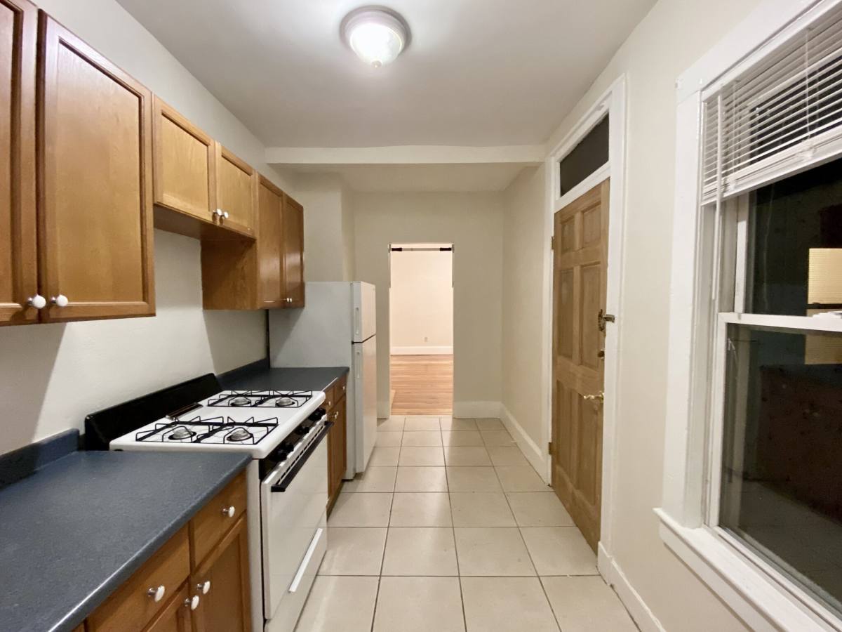 Apartment for rent at 132 Oxford St #1A, Cambridge, MA 02140