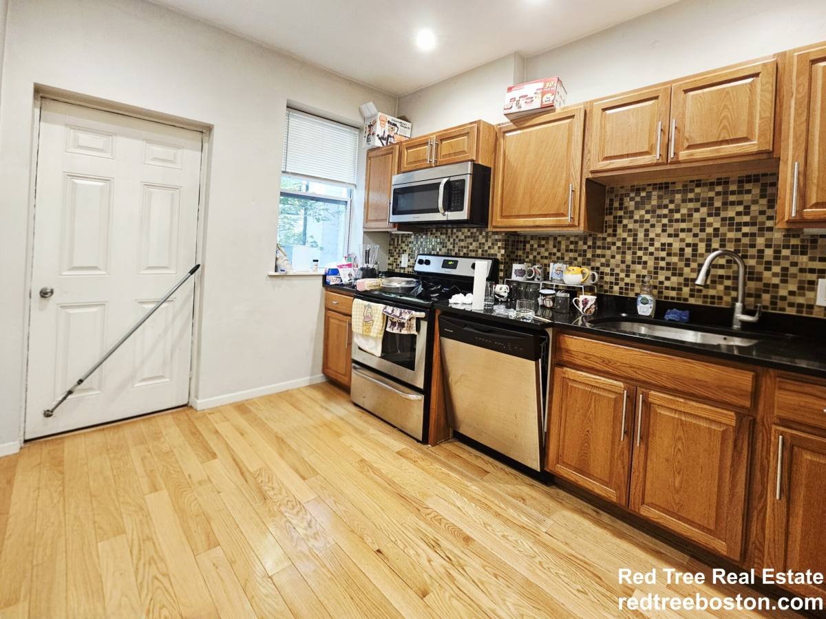 Apartment for rent at 51 Joy St #1R, Boston, MA 02114