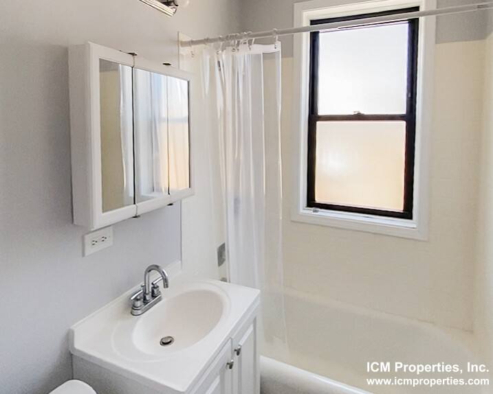 Apartment for rent at 3708 N Sheffield Ave #402, Chicago, IL 60613