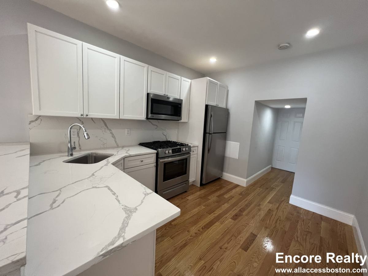 Apartment for rent at 372 Oxford St #2, Cambridge, MA 02140