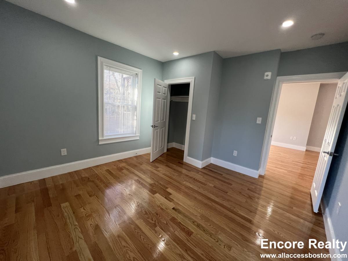 Apartment for rent at 372 Oxford St #2, Cambridge, MA 02140