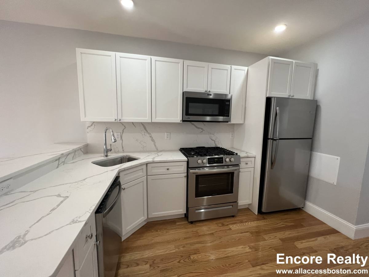Apartment for rent at 372 Oxford St #2, Cambridge, MA 02140
