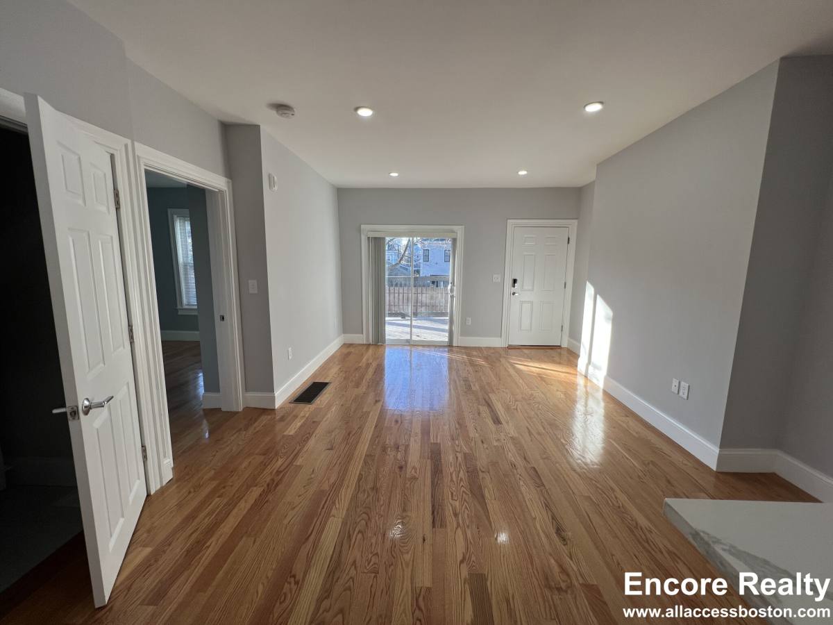 Apartment for rent at 372 Oxford St #2, Cambridge, MA 02140