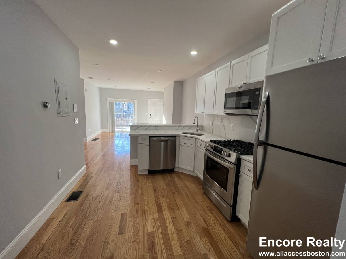 Apartment for rent at 372 Oxford St #2, Cambridge, MA 02140