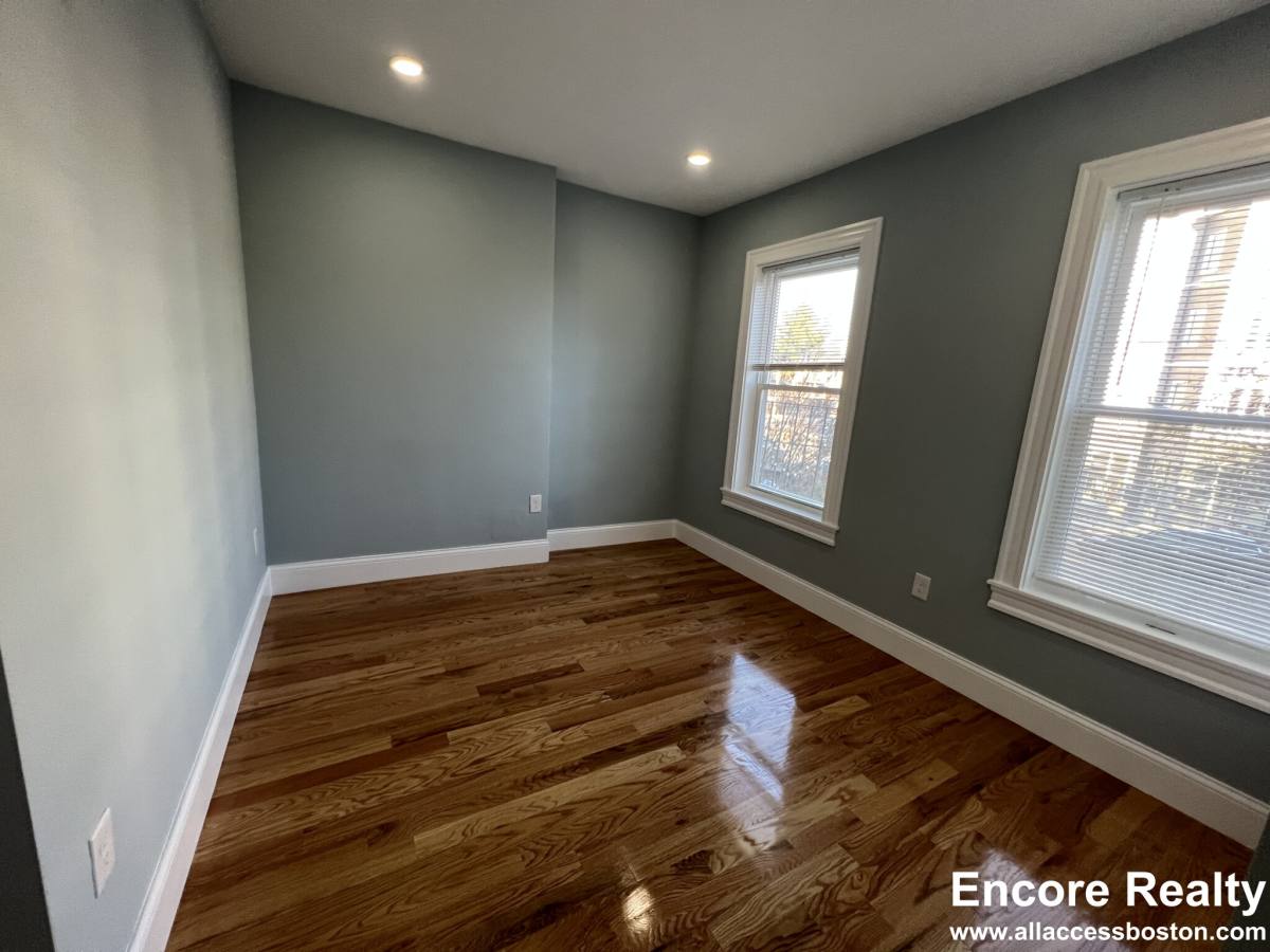 Apartment for rent at 372 Oxford St #3, Cambridge, MA 02140