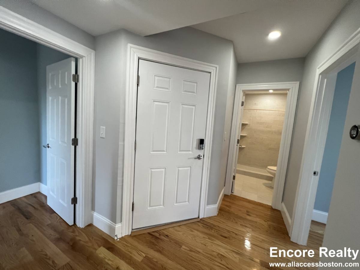 Apartment for rent at 372 Oxford St #3, Cambridge, MA 02140