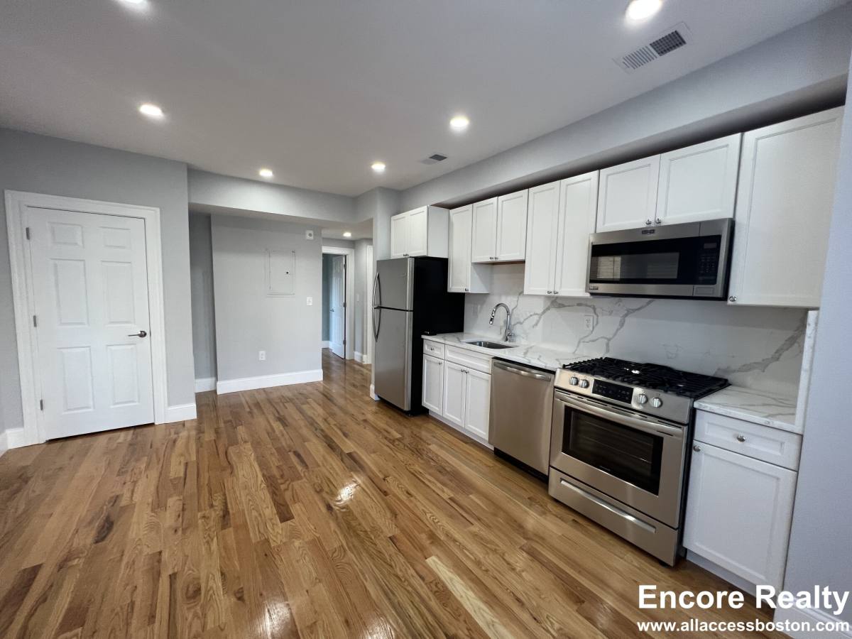 Apartment for rent at 372 Oxford St #3, Cambridge, MA 02140