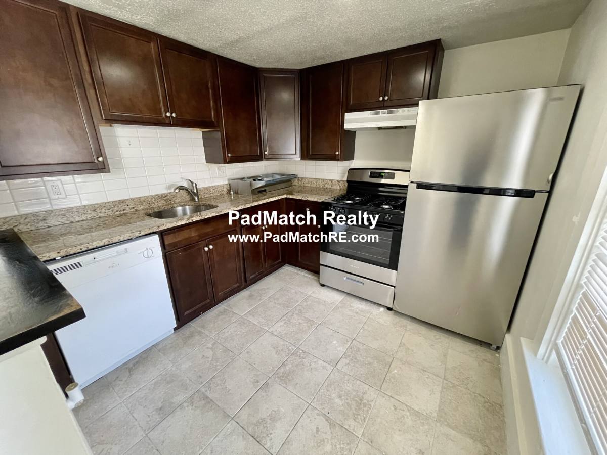 Apartment for rent at 21 Hope St #2R, Taunton, MA 02780