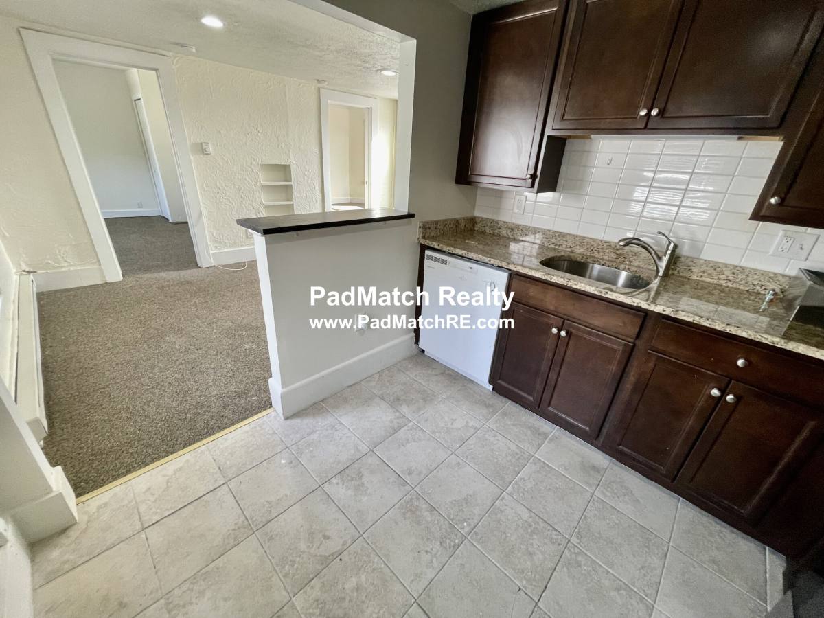 Apartment for rent at 21 Hope St #2R, Taunton, MA 02780