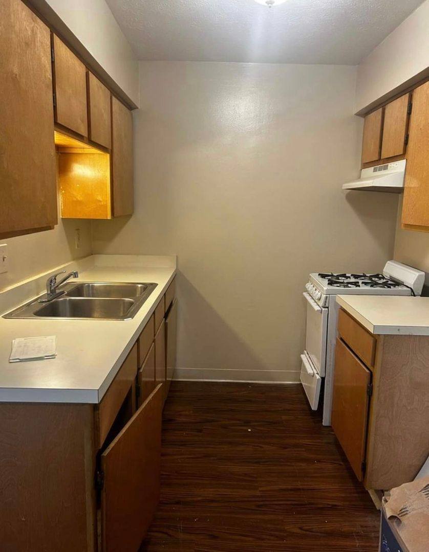Apartment for rent at 1906, 6th St NE, Canton, OH 44704