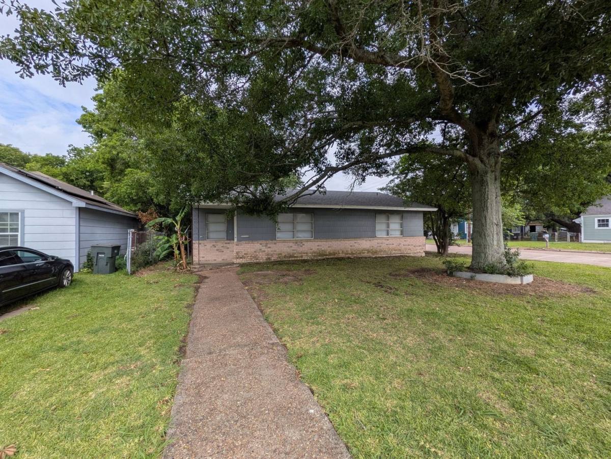 House for rent at 5251 Procter St, Port Arthur, TX 77642