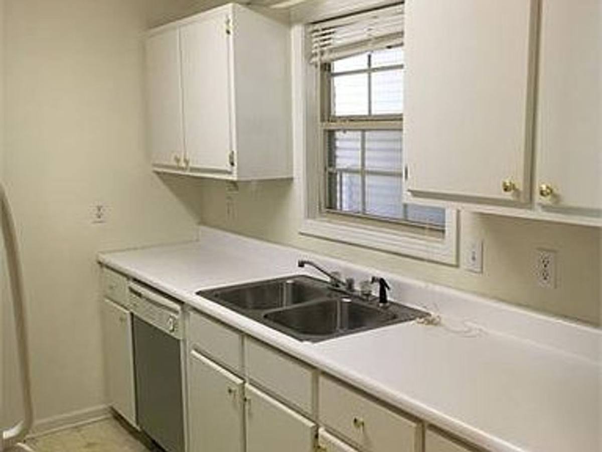 Apartment for rent at 121 Lannes W Dr, Killen, AL 35645