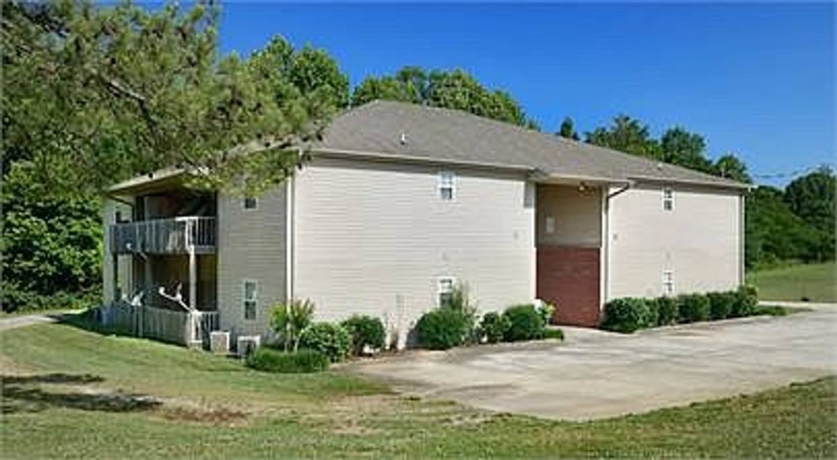 Apartment for rent at 121 Lannes W Dr, Killen, AL 35645