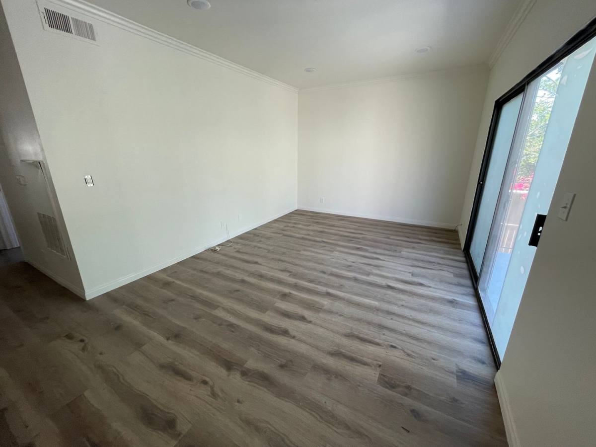 Apartment for rent at 449 S Alexandria, Los Angeles, CA 90020
