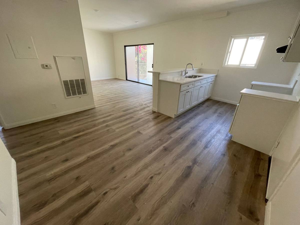 Apartment for rent at 449 S Alexandria, Los Angeles, CA 90020