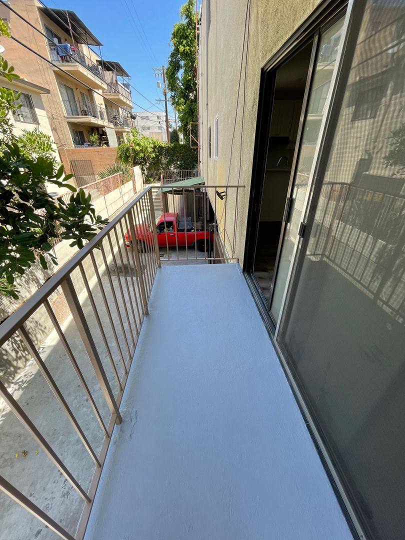 Apartment for rent at 449 S Alexandria, Los Angeles, CA 90020