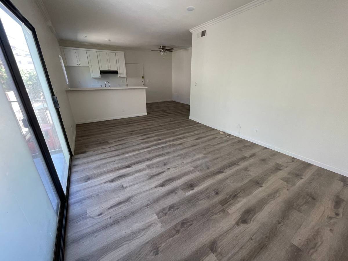 Apartment for rent at 449 S Alexandria, Los Angeles, CA 90020