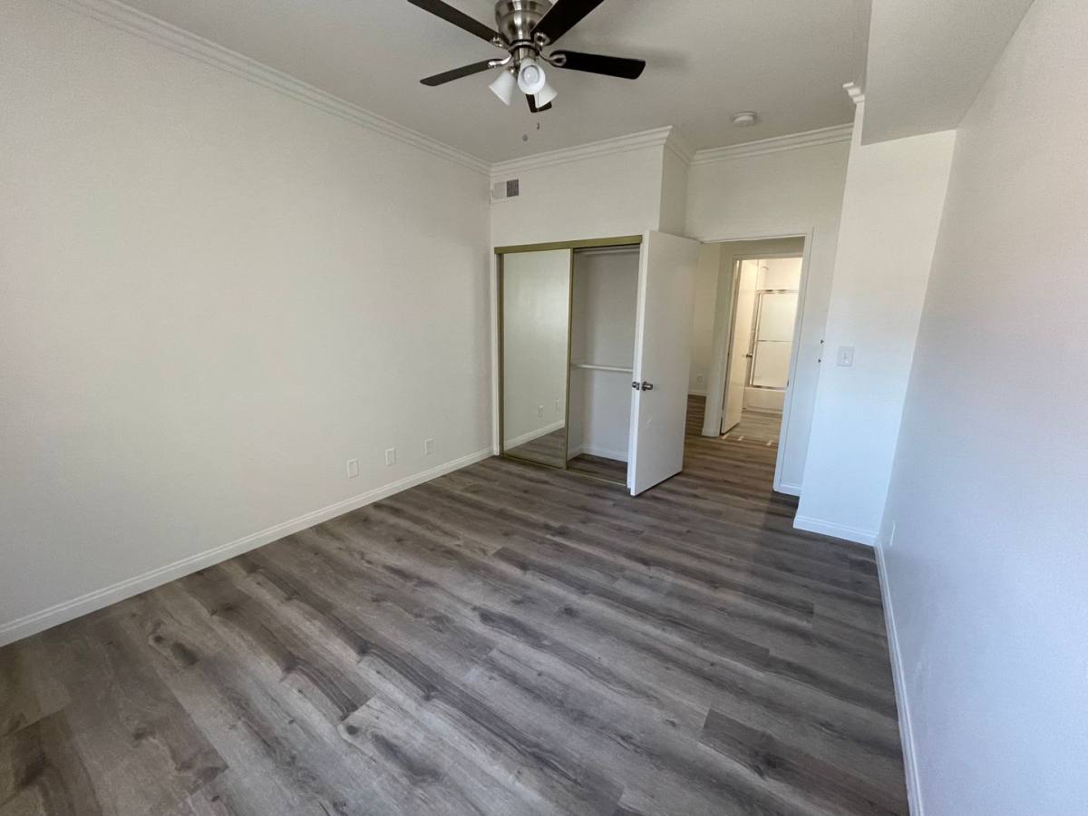 Apartment for rent at 449 S Alexandria, Los Angeles, CA 90020