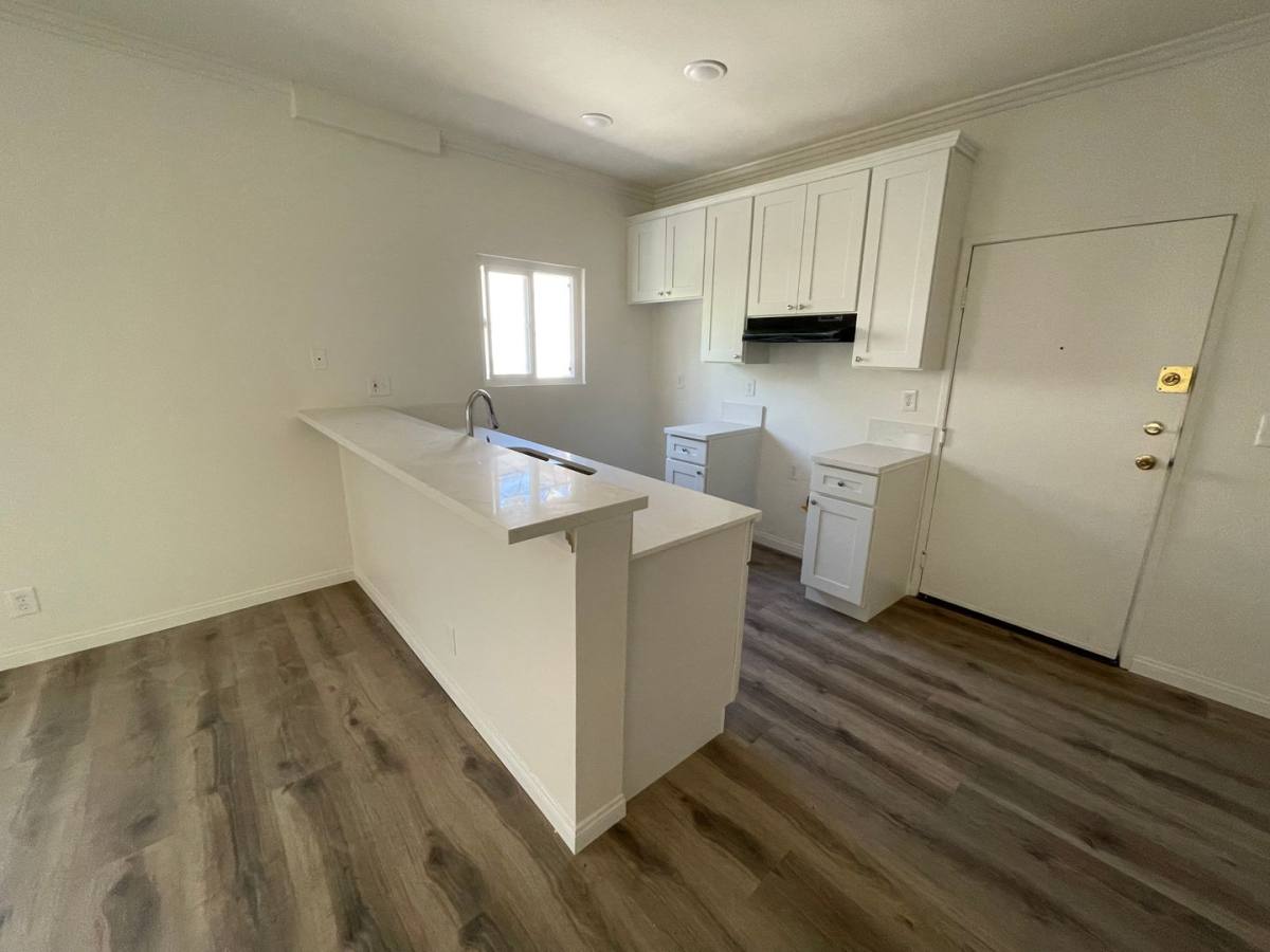 Apartment for rent at 449 S Alexandria, Los Angeles, CA 90020