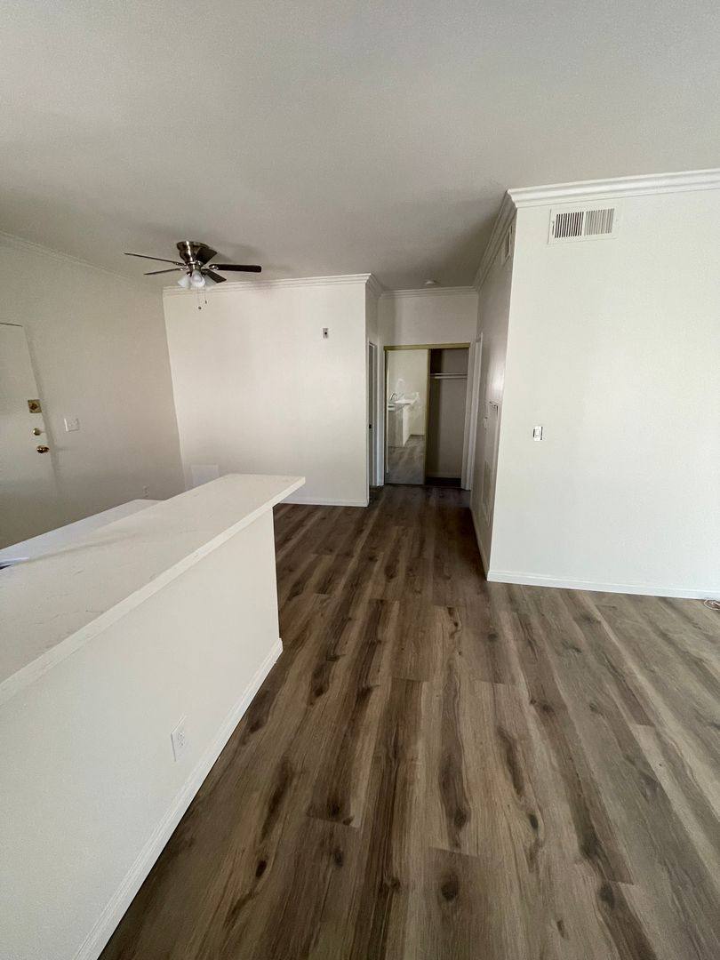 Apartment for rent at 449 S Alexandria, Los Angeles, CA 90020