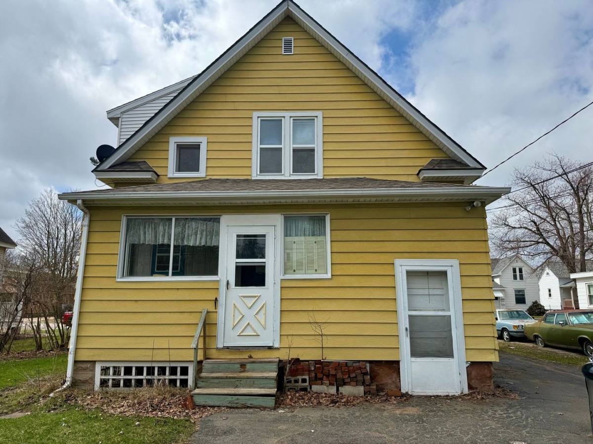 Apartment for rent at 909 S 6th Ave, Wausau, WI 54401