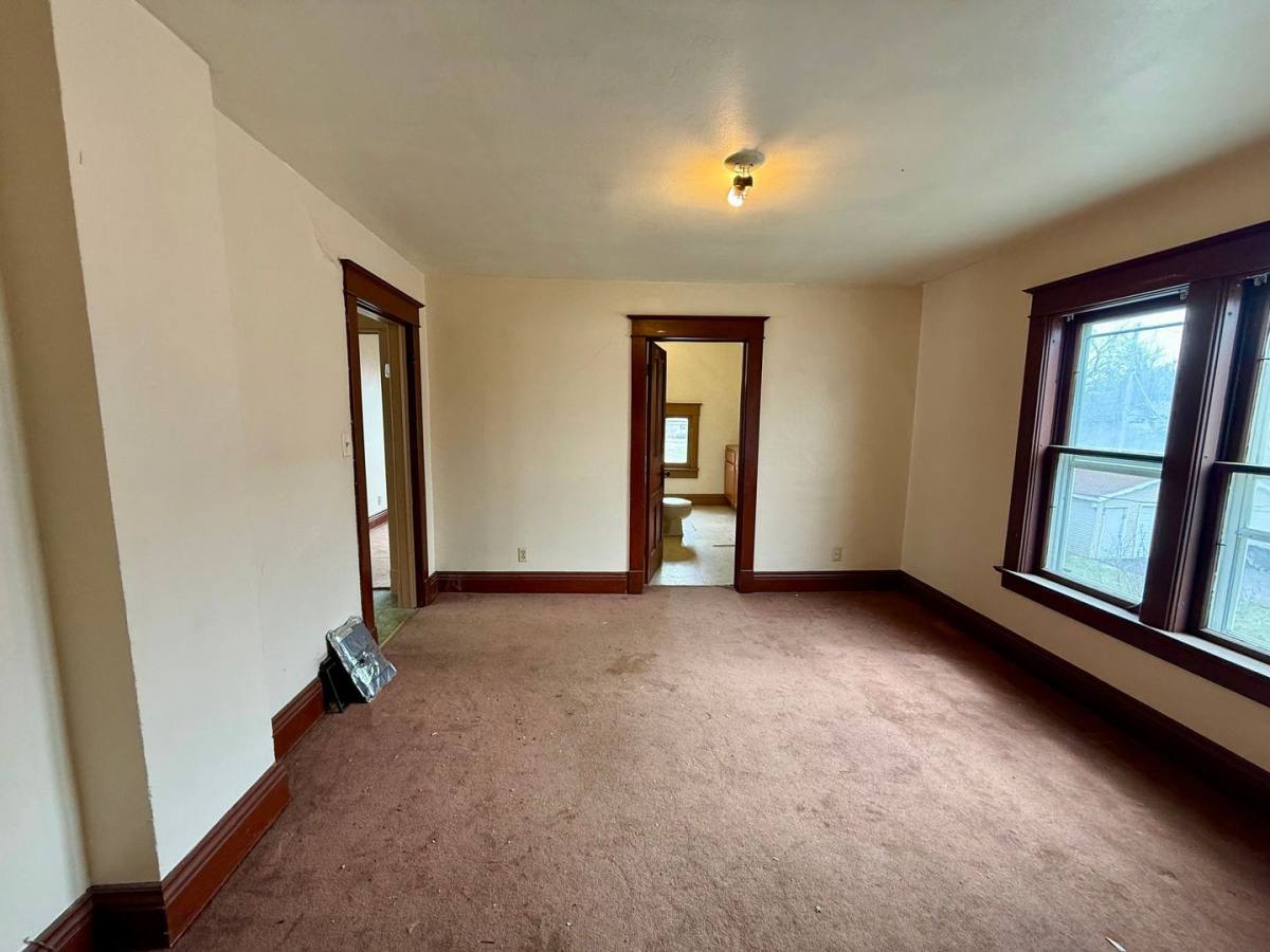 Apartment for rent at 909 S 6th Ave, Wausau, WI 54401