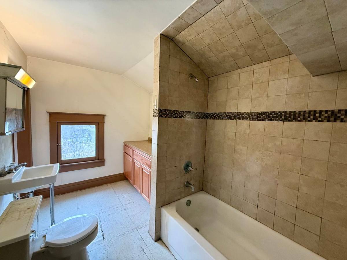 Apartment for rent at 909 S 6th Ave, Wausau, WI 54401