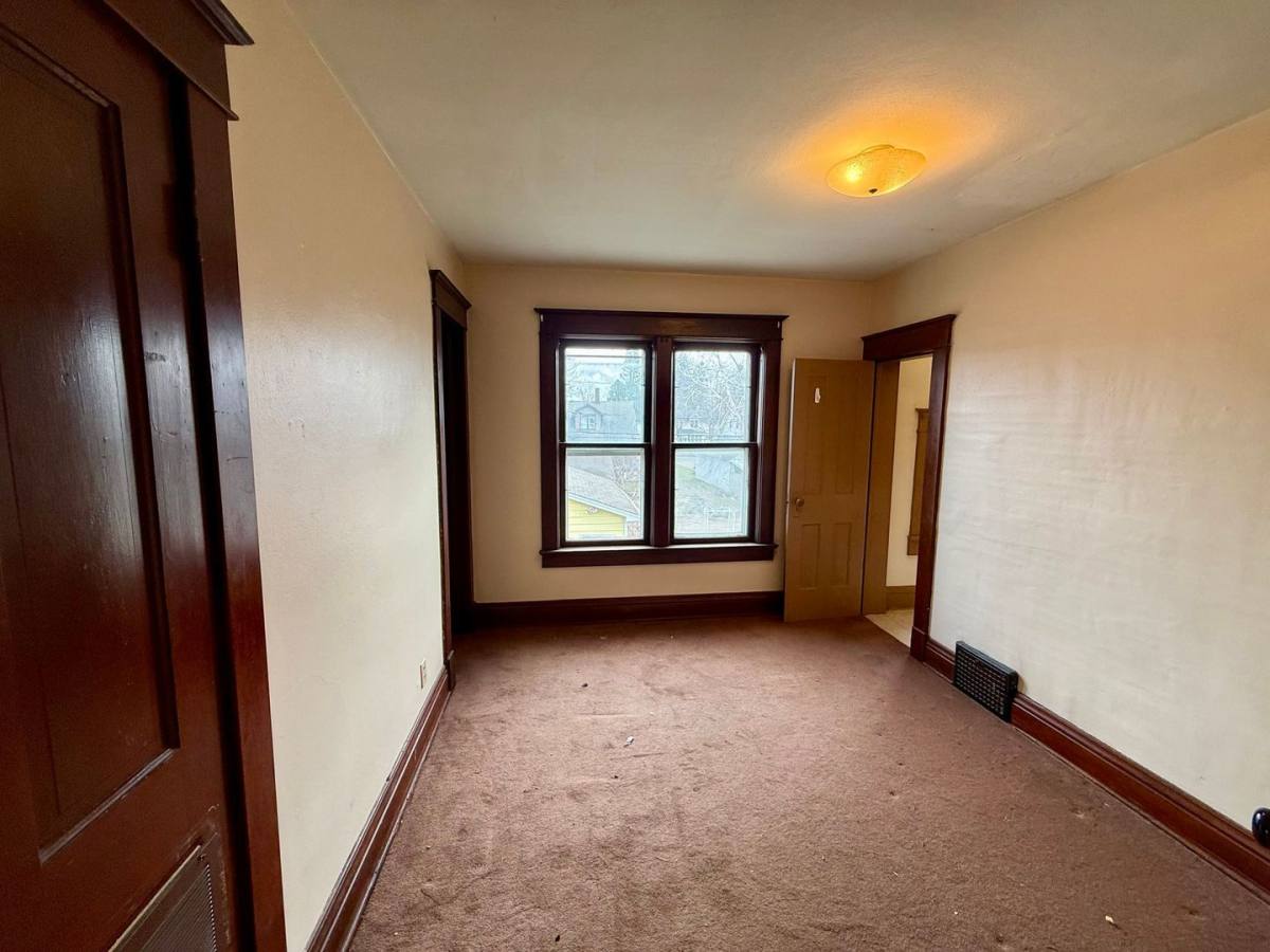 Apartment for rent at 909 S 6th Ave, Wausau, WI 54401