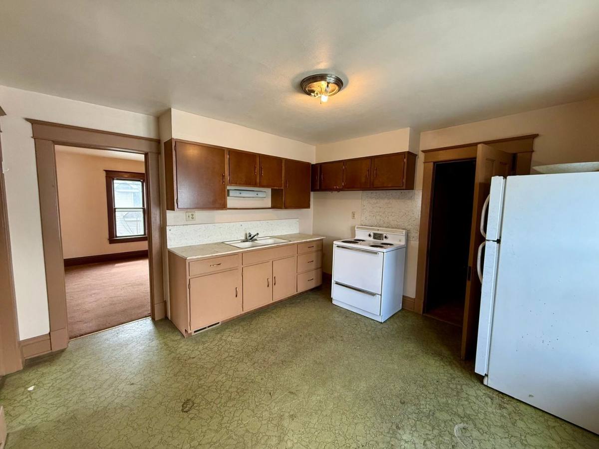 Apartment for rent at 909 S 6th Ave, Wausau, WI 54401