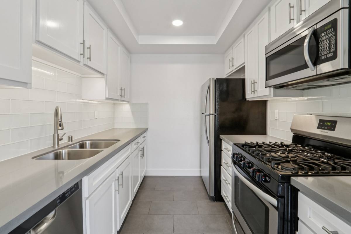 Apartment for rent at 960 N Alfred St, West Hollywood, CA 90069