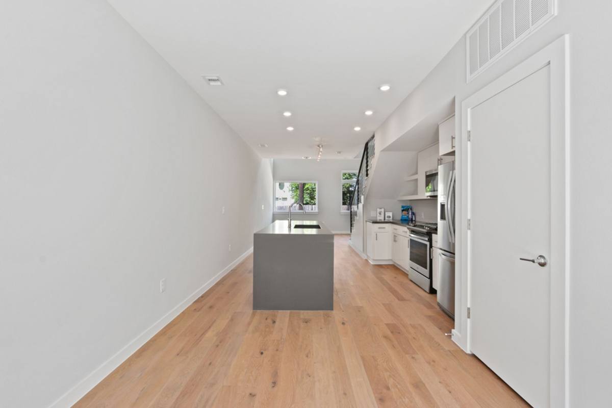 Apartment for rent at 2002 E 7th St, Austin, TX 78702