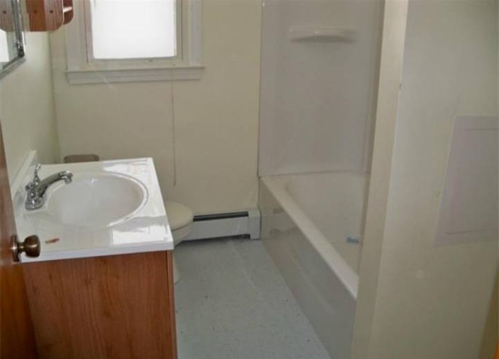 Apartment for rent at 12 Maple Ave, Wallingford, CT 06492